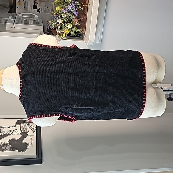 VICTORIA JONES, blank with red and green enbroidery. Size PS Chico - Picture 5 of 11